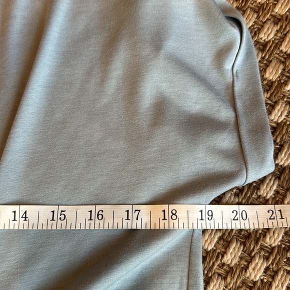 Alya V-Neck Top - Picture 7 of 7